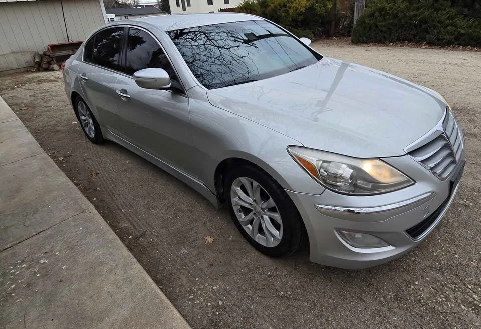 2012 Hyundai Genesis - Image 2 of 7