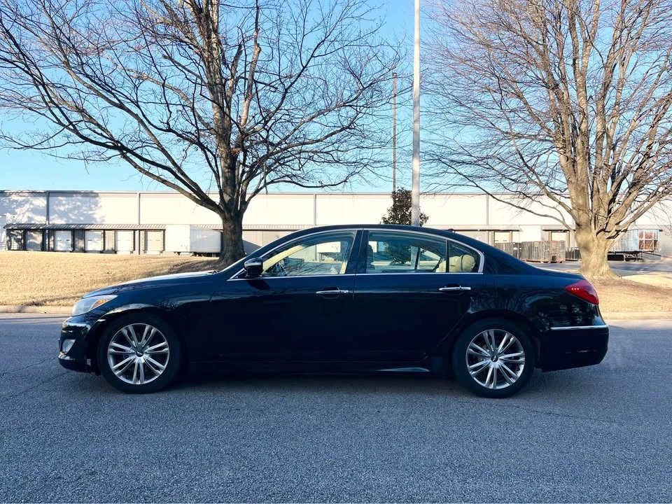 2012 Hyundai Genesis - Image 4 of 17