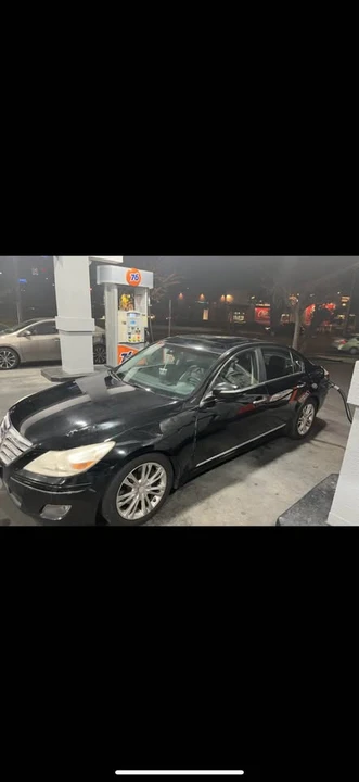 2012 Hyundai Genesis - Image 2 of 4