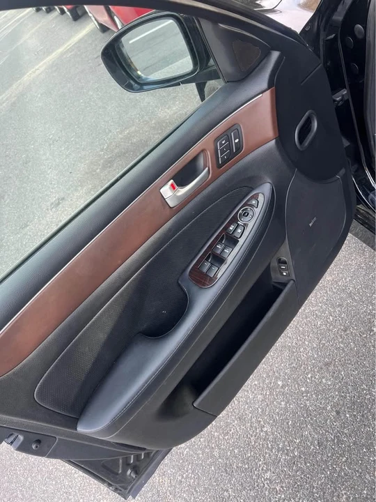 2012 Hyundai Genesis - Image 7 of 10