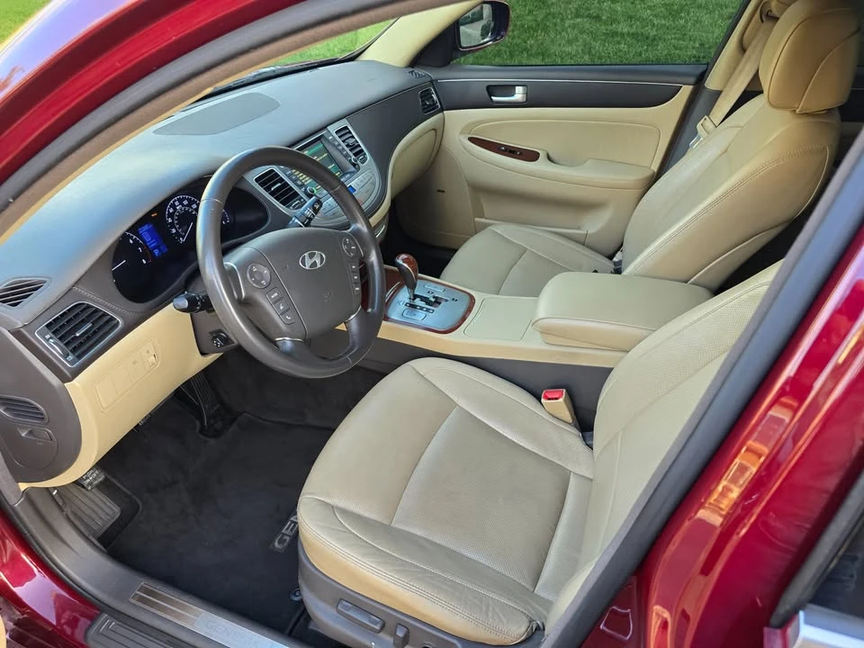 2012 Hyundai Genesis - Image 14 of 20