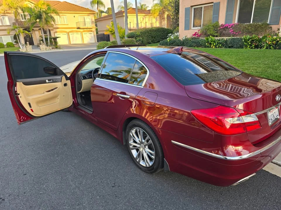 2012 Hyundai Genesis - Image 18 of 20