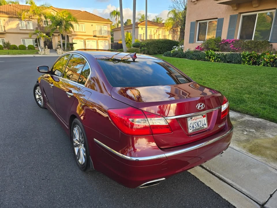 2012 Hyundai Genesis - Image 12 of 20