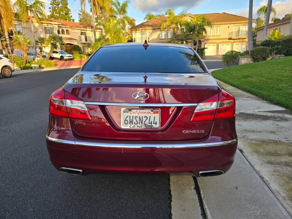 2012 Hyundai Genesis - Image 11 of 20