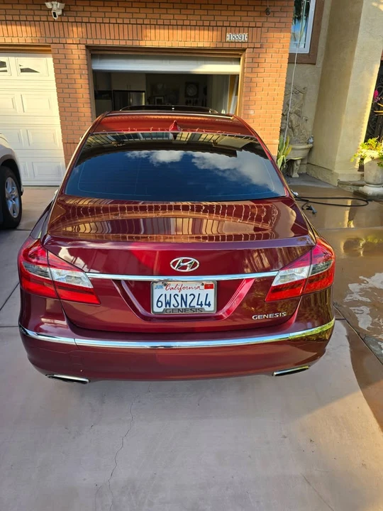 2012 Hyundai Genesis - Image 2 of 20