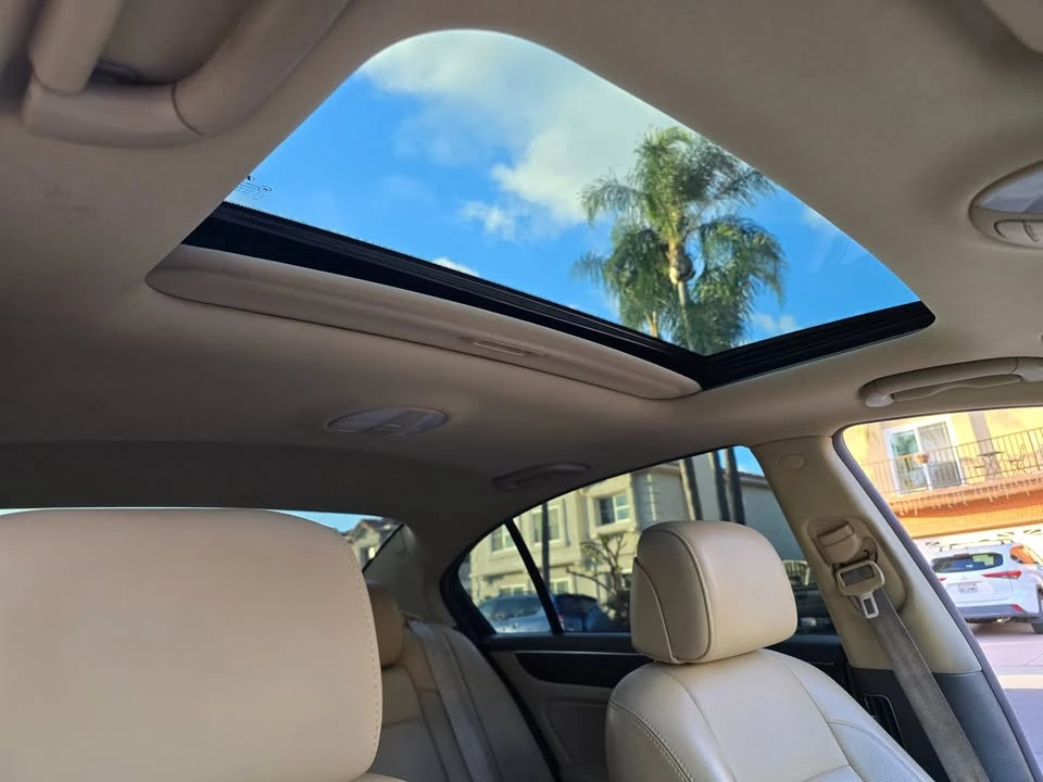 2012 Hyundai Genesis - Image 16 of 20
