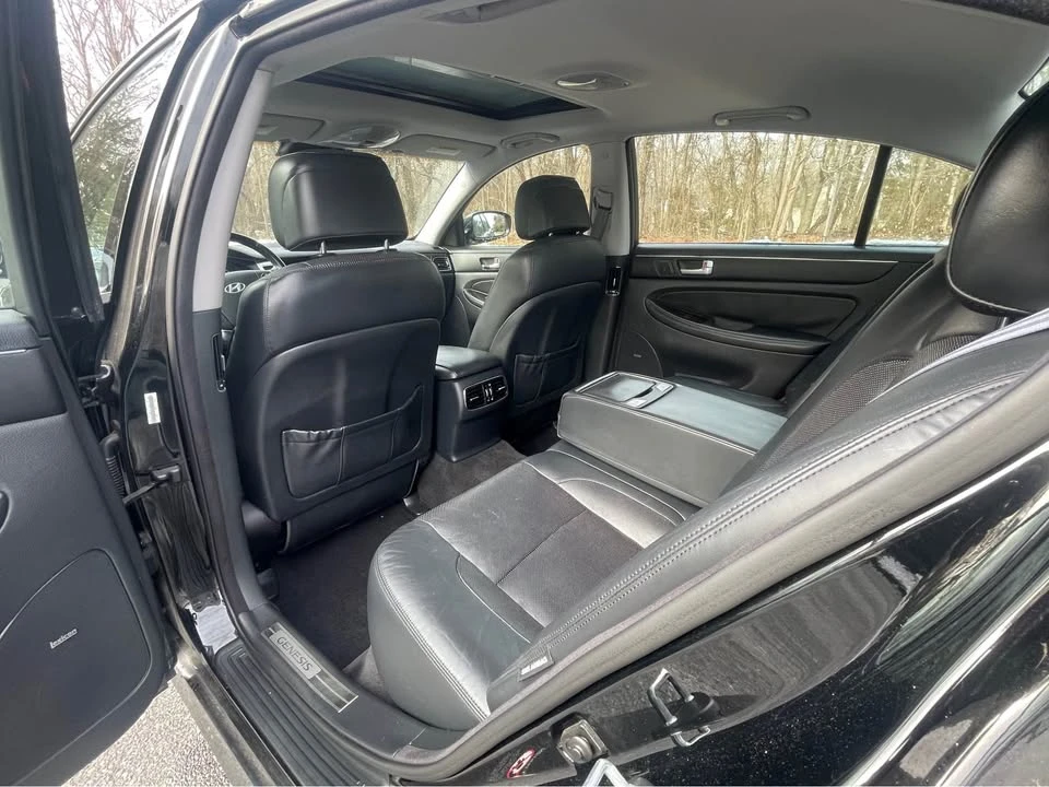 2012 Hyundai Genesis - Image 11 of 20