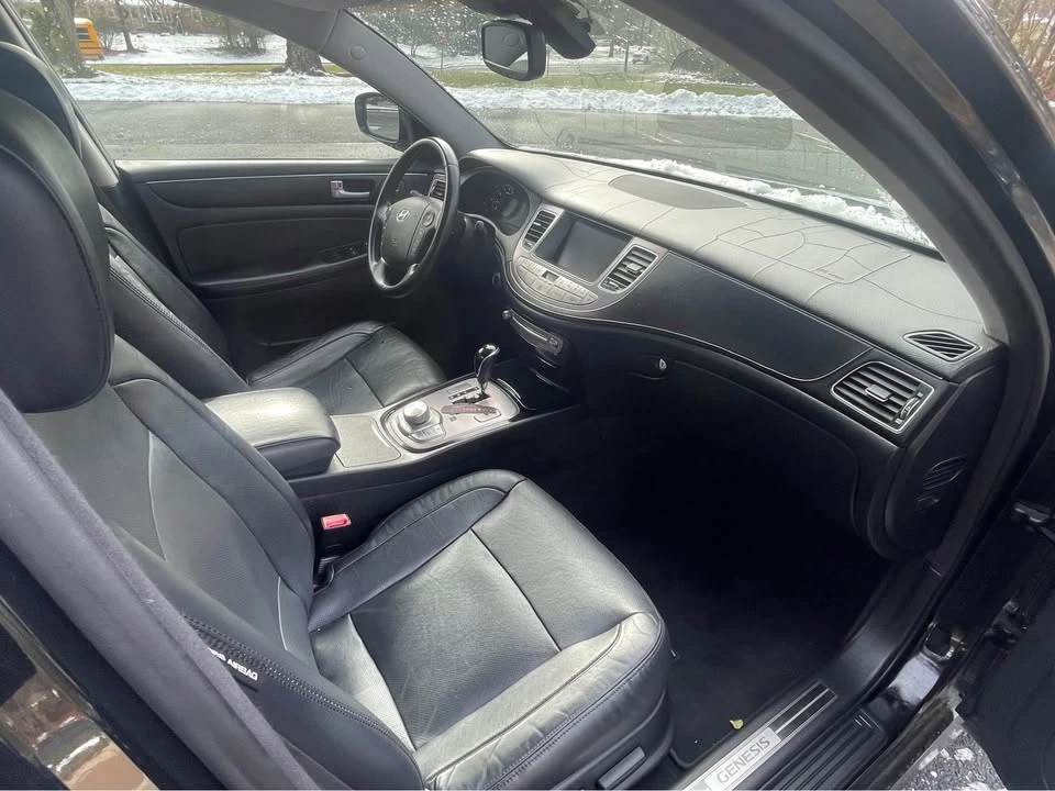 2012 Hyundai Genesis - Image 17 of 20