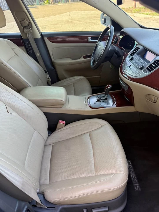 2012 Hyundai Genesis - Image 6 of 11