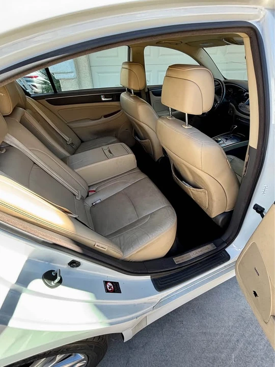 2012 Hyundai Genesis - Image 7 of 8