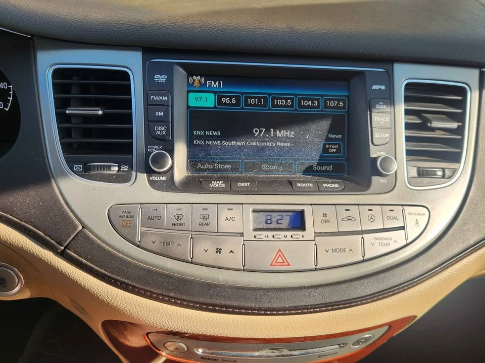 2012 Hyundai Genesis - Image 5 of 6