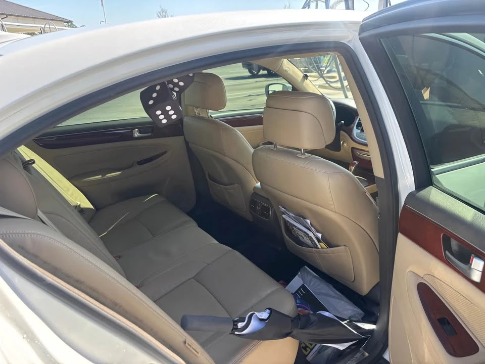 2012 Hyundai Genesis - Image 8 of 12