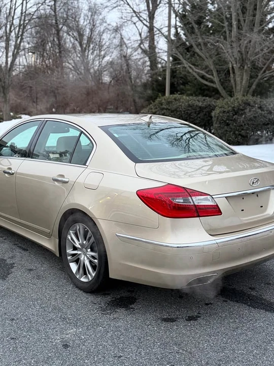 2012 Hyundai Genesis - Image 4 of 17