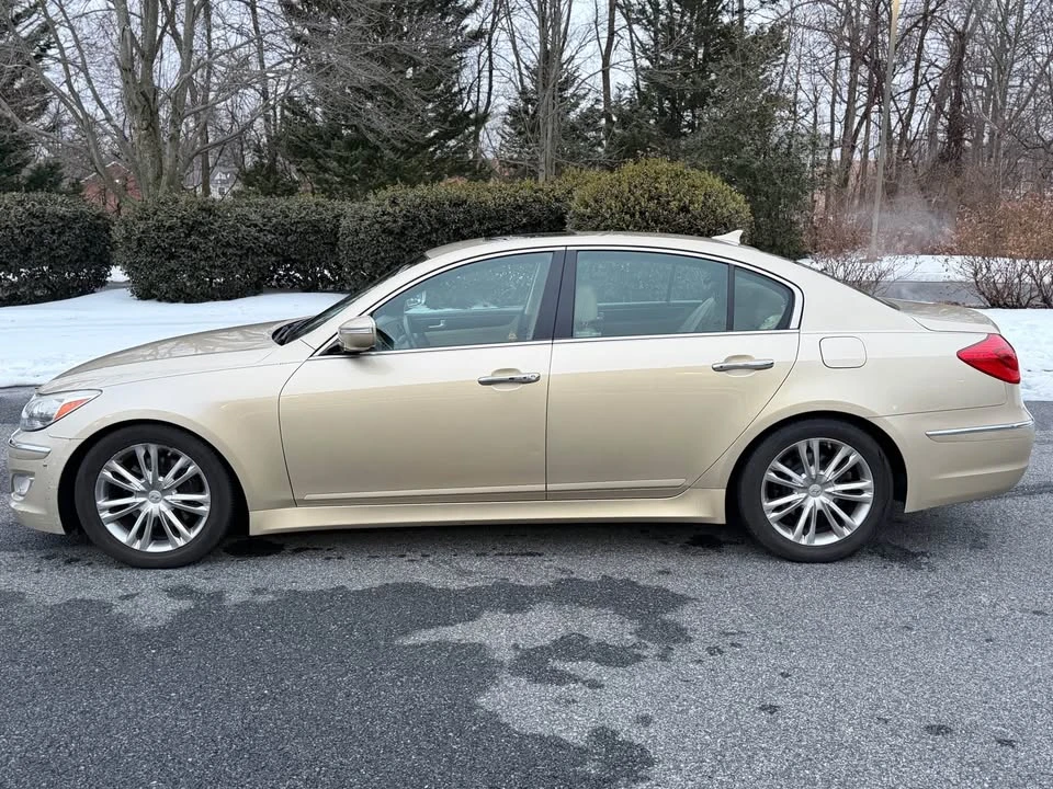 2012 Hyundai Genesis - Image 6 of 17