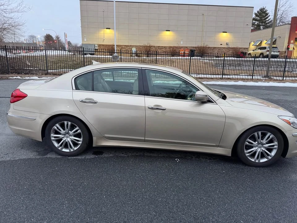 2012 Hyundai Genesis - Image 7 of 17