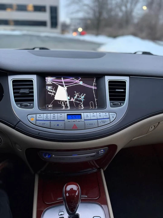 2012 Hyundai Genesis - Image 15 of 17