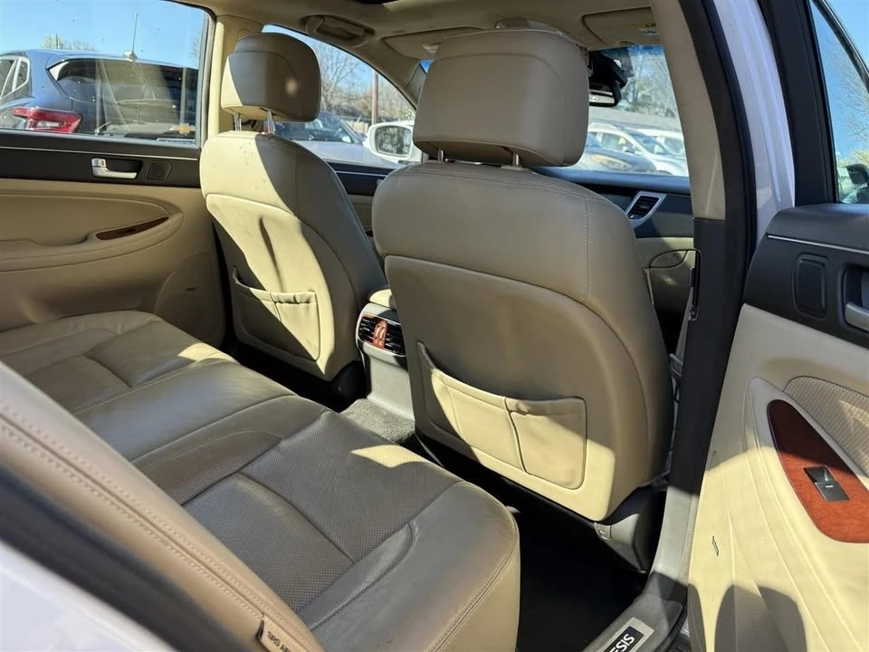 2012 Hyundai Genesis - Image 17 of 20
