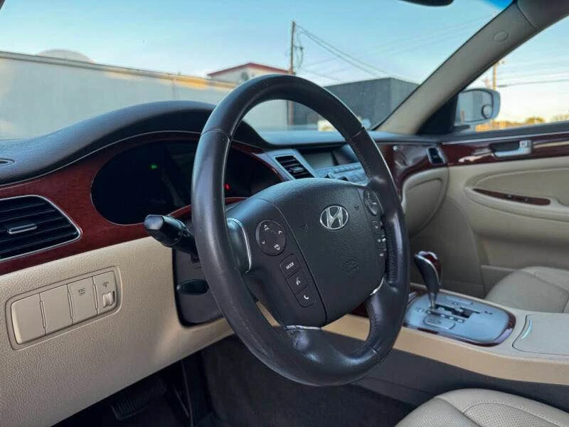 2012 Hyundai Genesis - Image 10 of 14