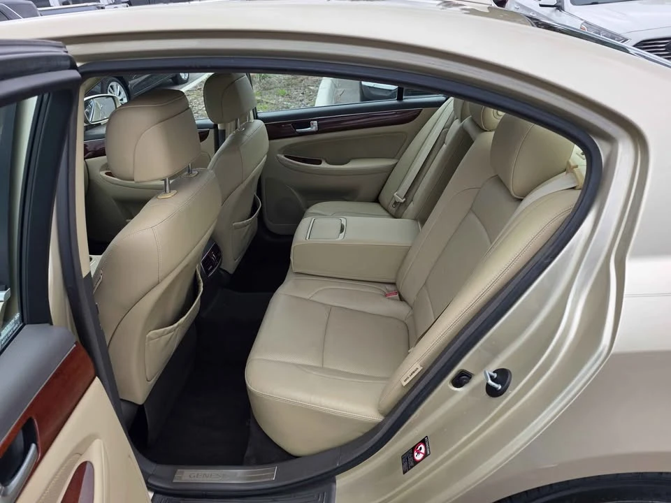 2012 Hyundai Genesis - Image 8 of 12