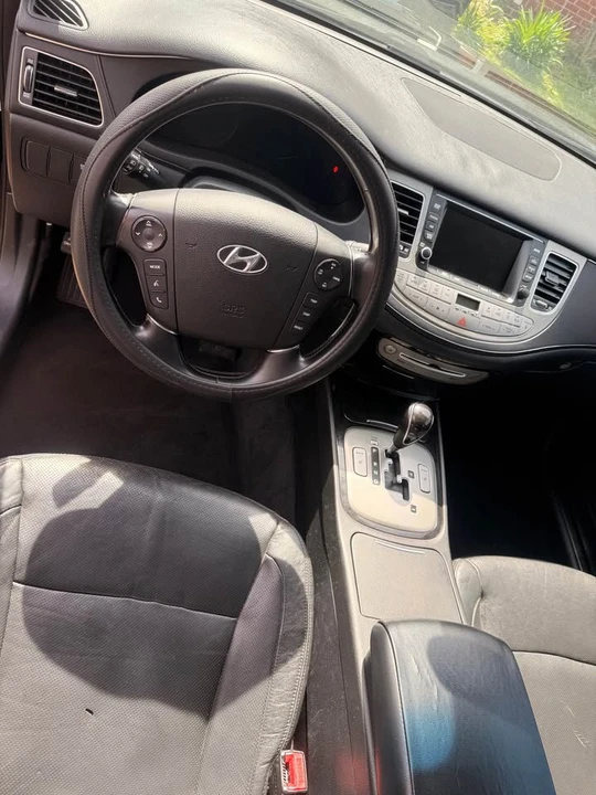 2012 Hyundai Genesis - Image 15 of 20