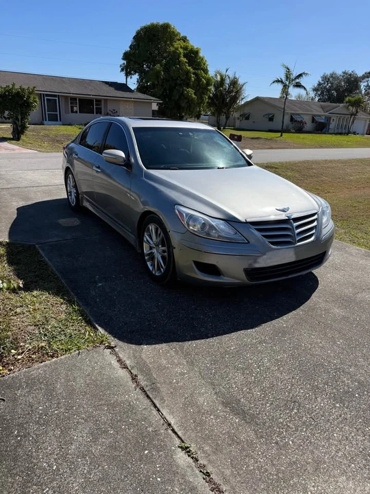 2012 Hyundai Genesis - Image 11 of 15