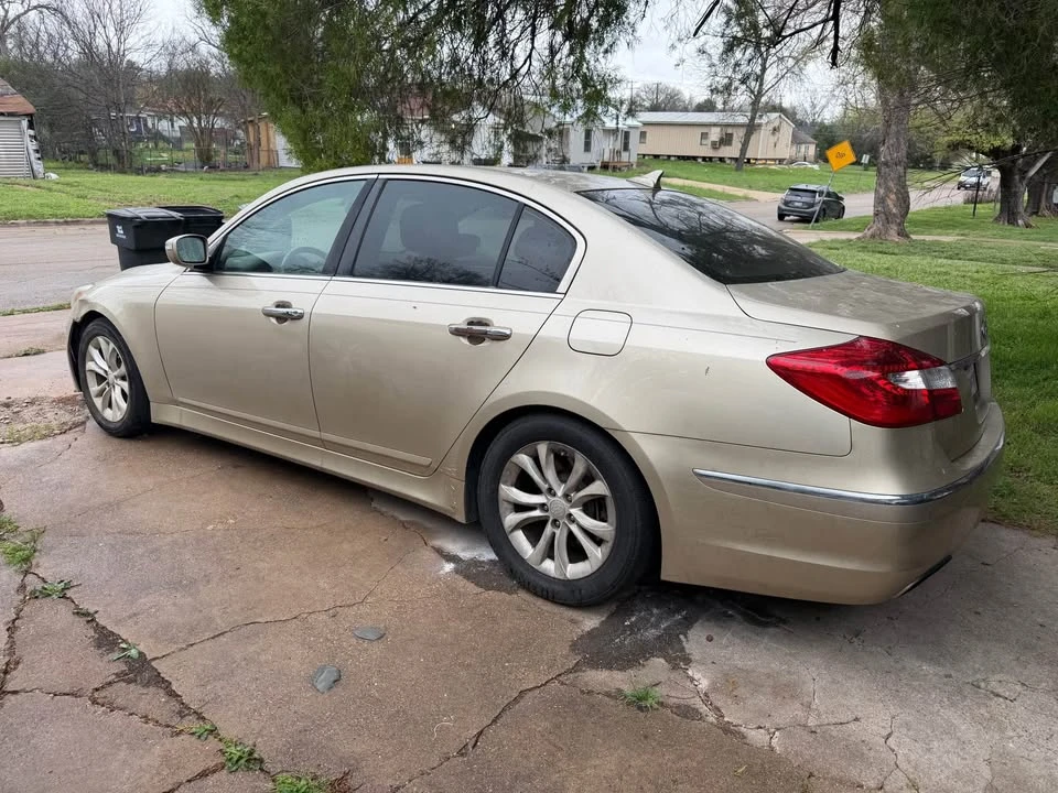 2012 Hyundai Genesis - Image 2 of 9