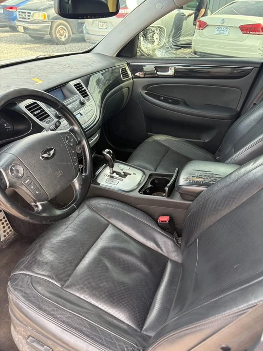 2012 Hyundai Genesis - Image 6 of 7