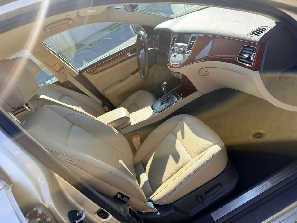 2012 Hyundai Genesis - Image 9 of 16