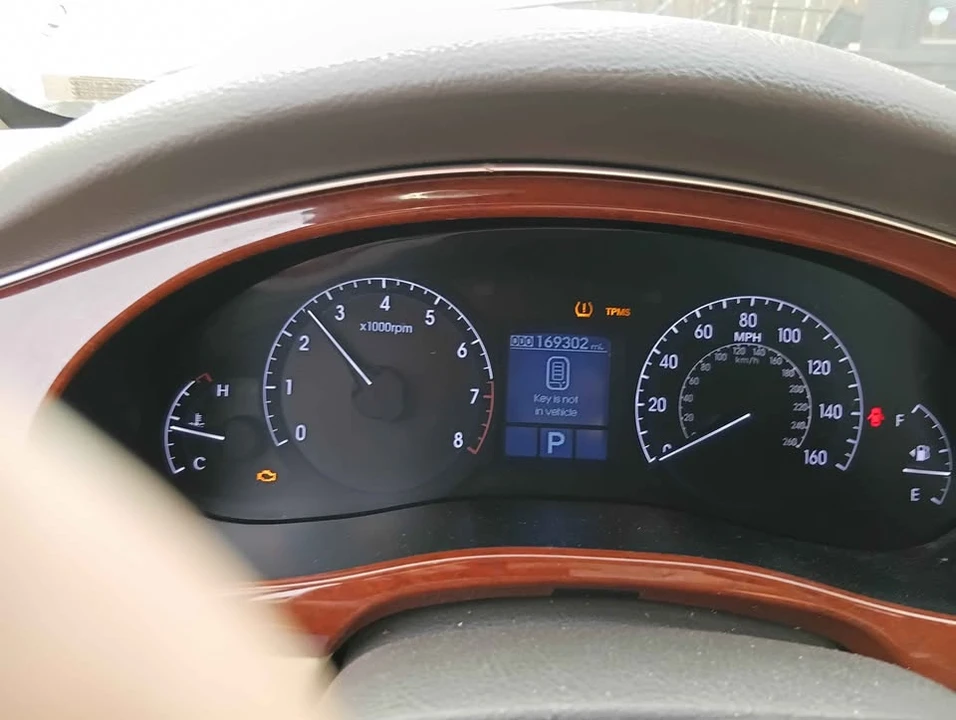 2012 Hyundai Genesis - Image 4 of 19