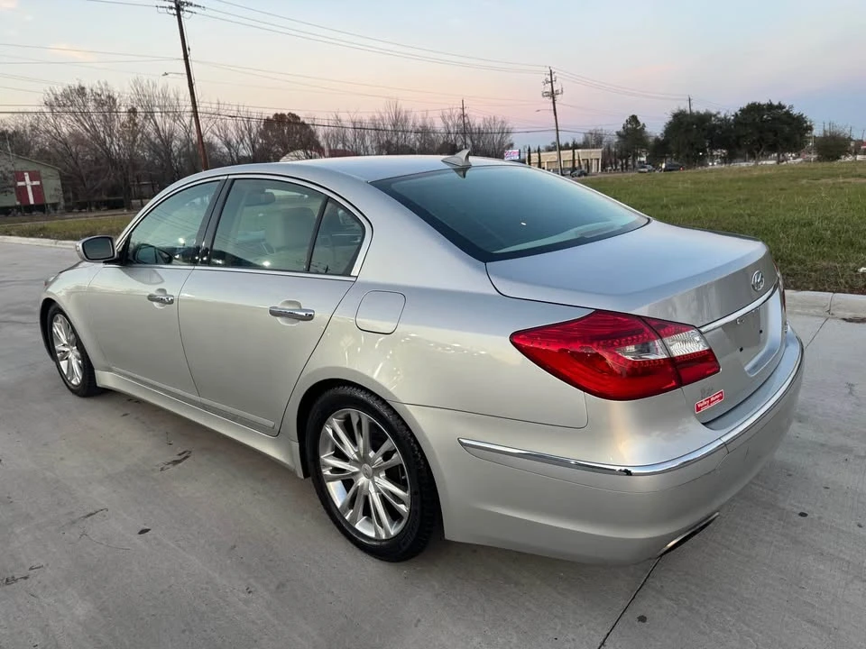 2012 Hyundai Genesis - Image 12 of 14