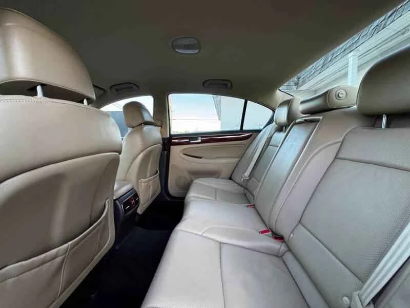 2012 Hyundai Genesis - Image 4 of 9