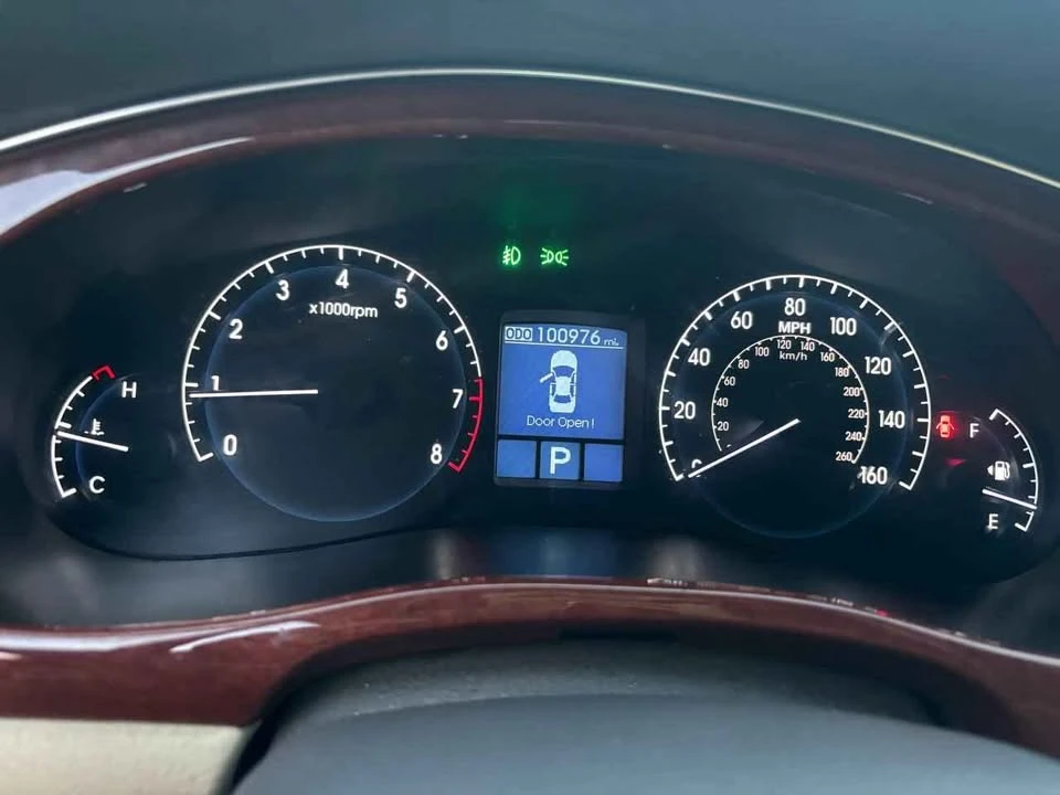 2012 Hyundai Genesis - Image 7 of 8