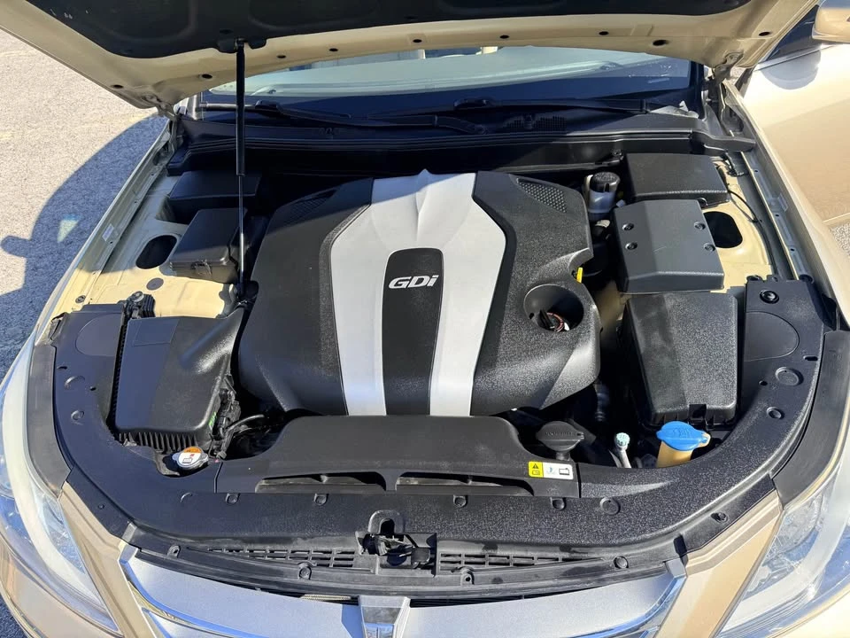 2012 Hyundai Genesis - Image 13 of 16