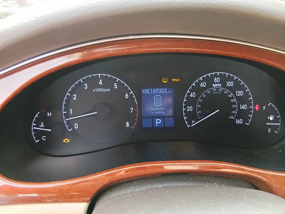 2012 Hyundai Genesis - Image 14 of 19