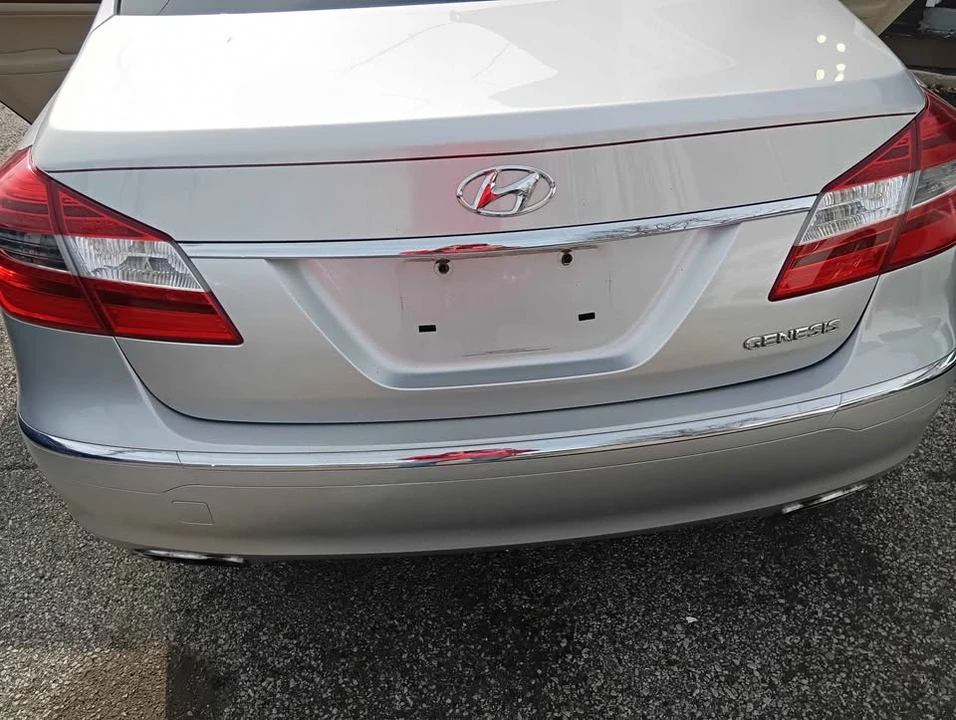 2012 Hyundai Genesis - Image 10 of 19
