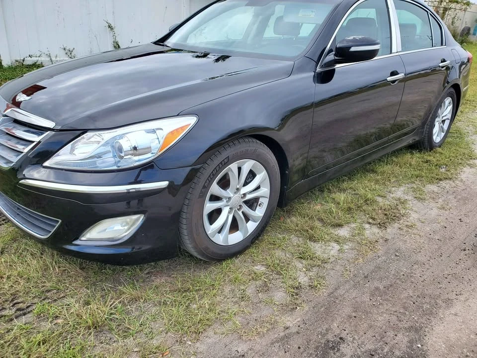 2012 Hyundai Genesis - Image 7 of 12