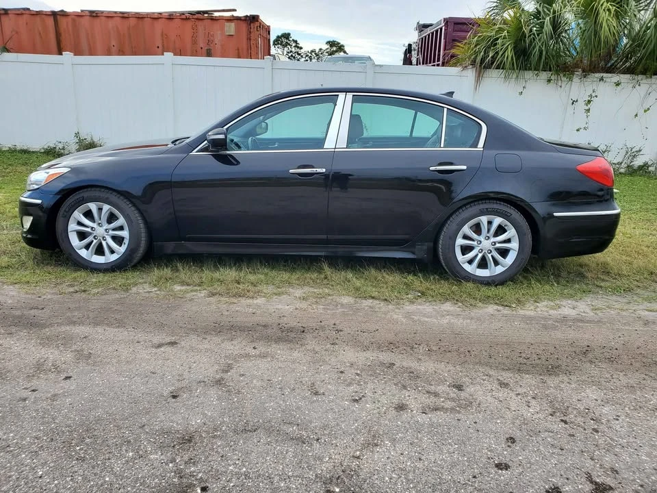 2012 Hyundai Genesis - Image 6 of 12