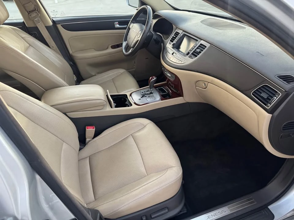2012 Hyundai Genesis - Image 4 of 14
