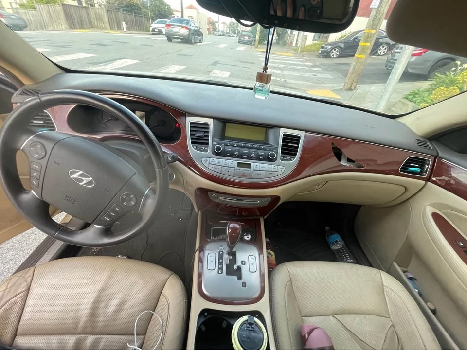 2012 Hyundai Genesis - Image 6 of 9