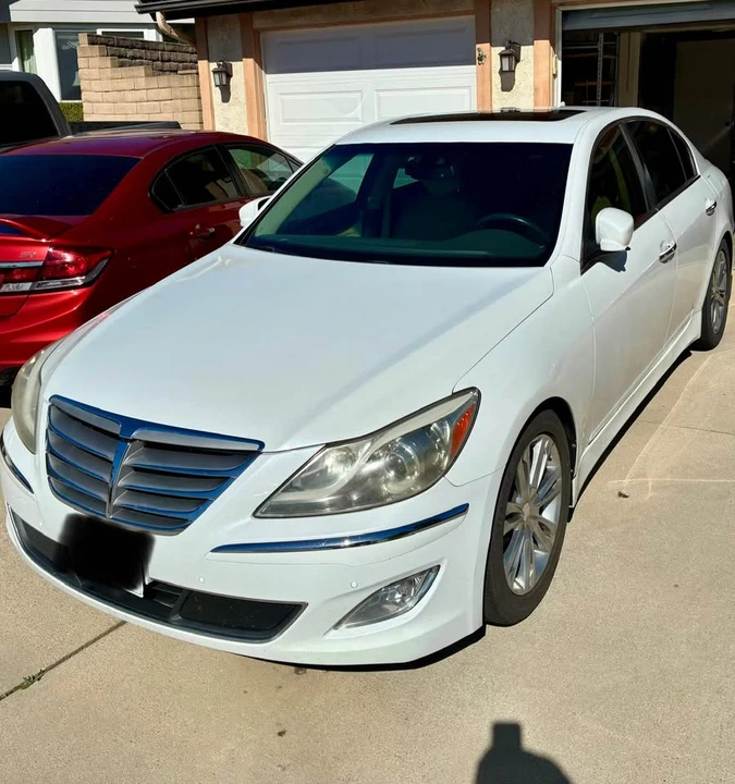 2012 Hyundai Genesis - Image 2 of 2