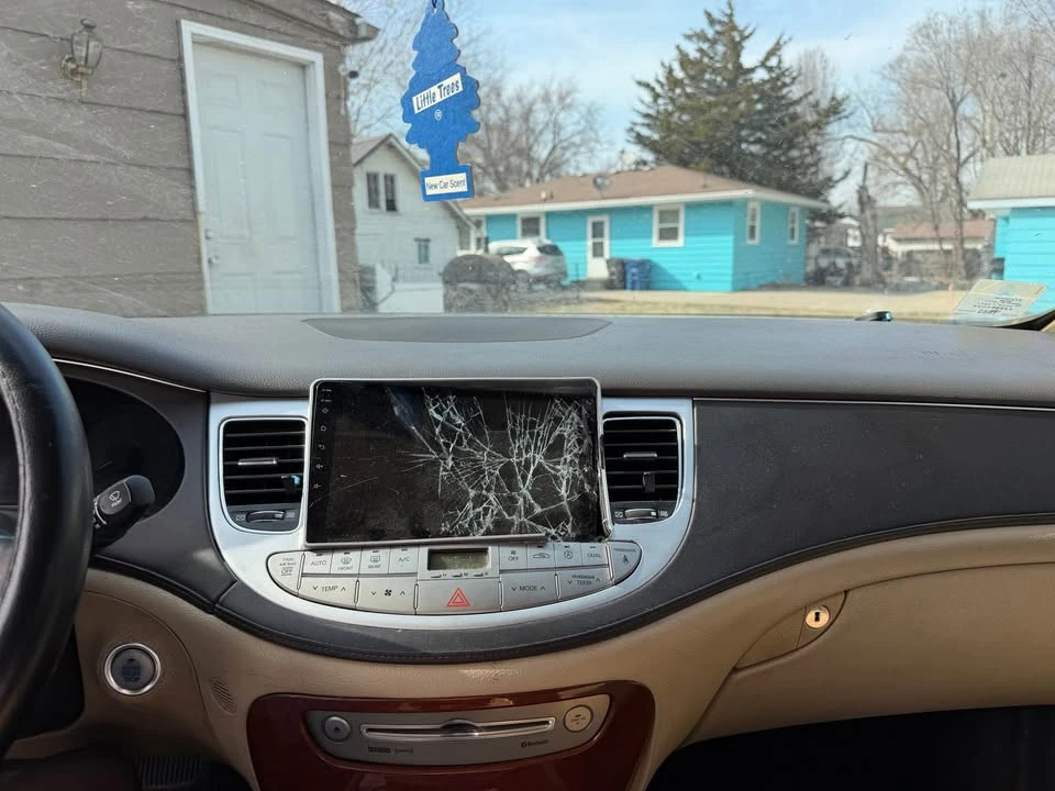 2012 Hyundai Genesis - Image 6 of 9