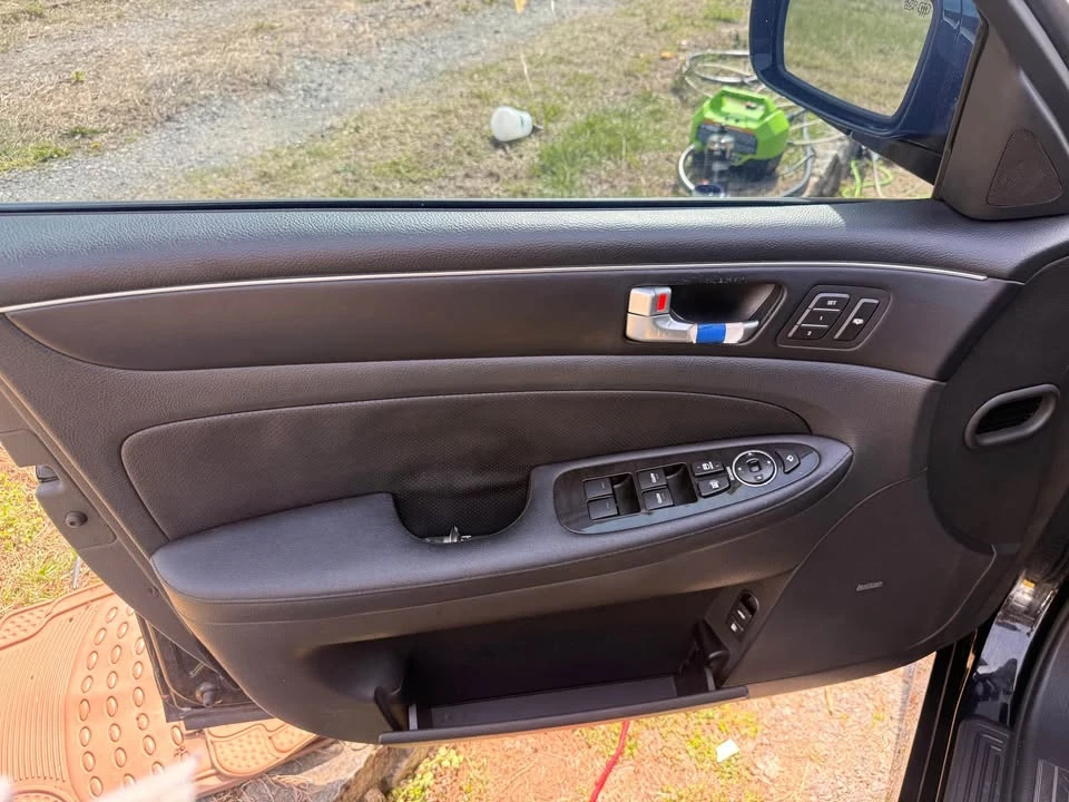2012 Hyundai Genesis - Image 17 of 20