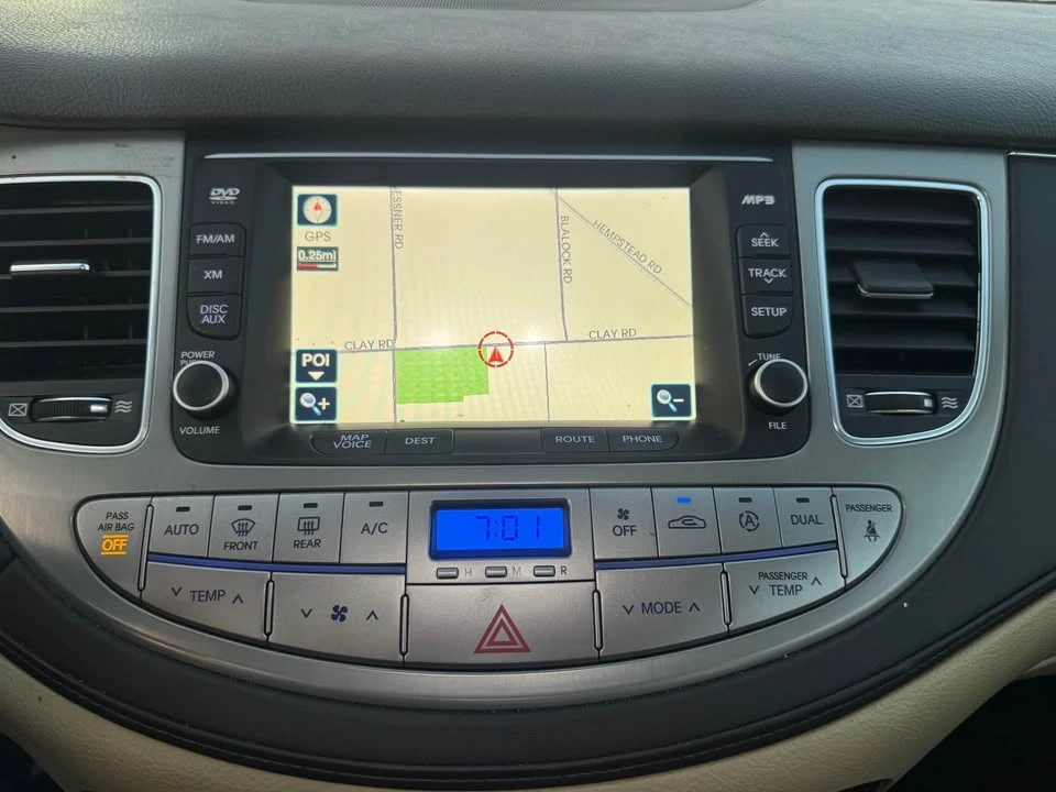 2012 Hyundai Genesis - Image 11 of 14