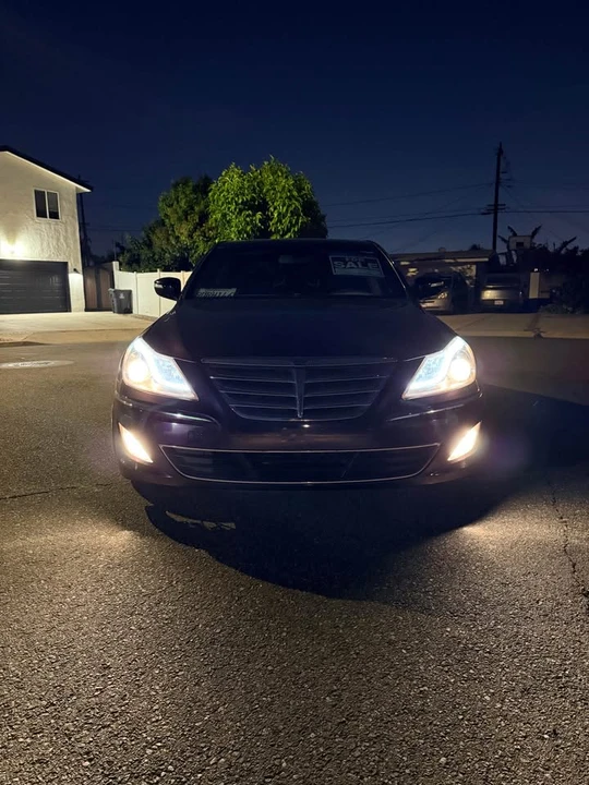 2012 Hyundai Genesis - Image 17 of 20