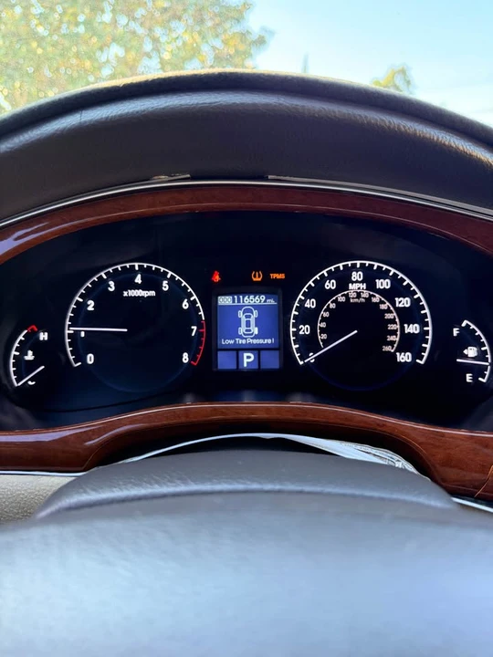 2012 Hyundai Genesis - Image 16 of 20