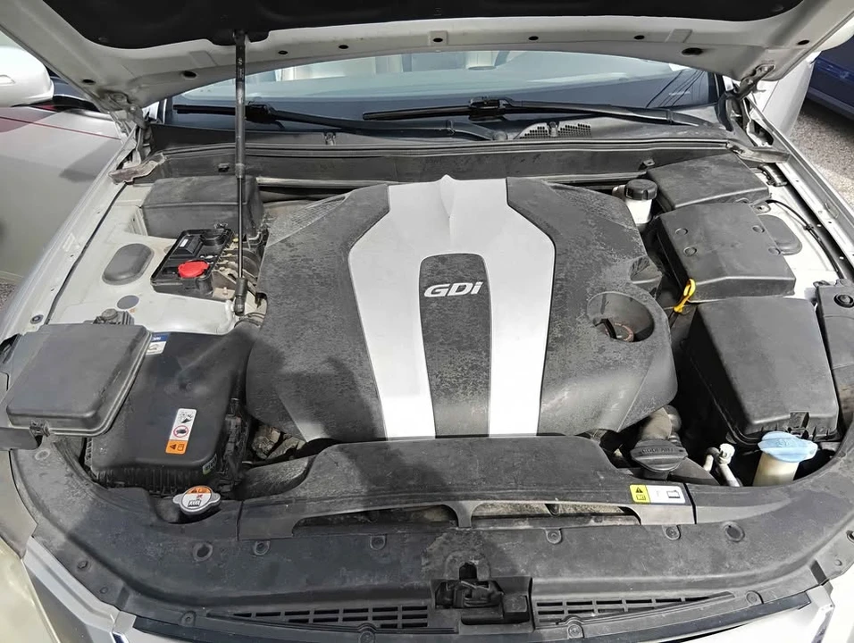 2012 Hyundai Genesis - Image 6 of 19