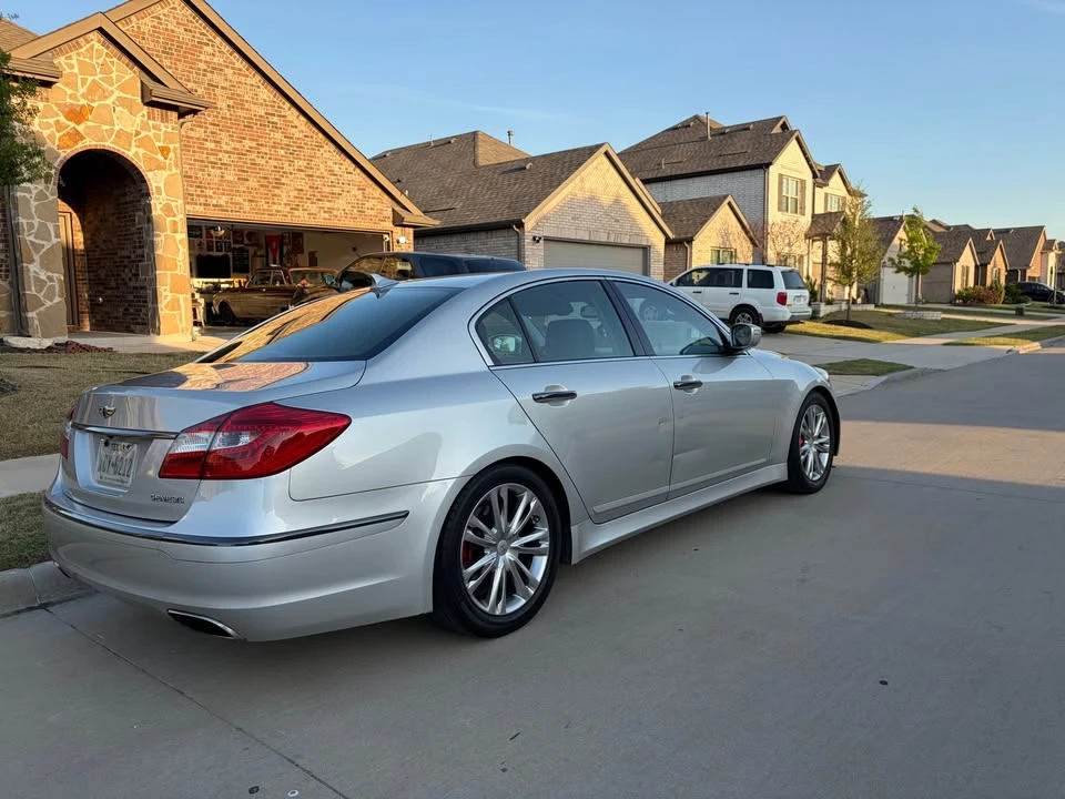 2012 Hyundai Genesis - Image 4 of 8