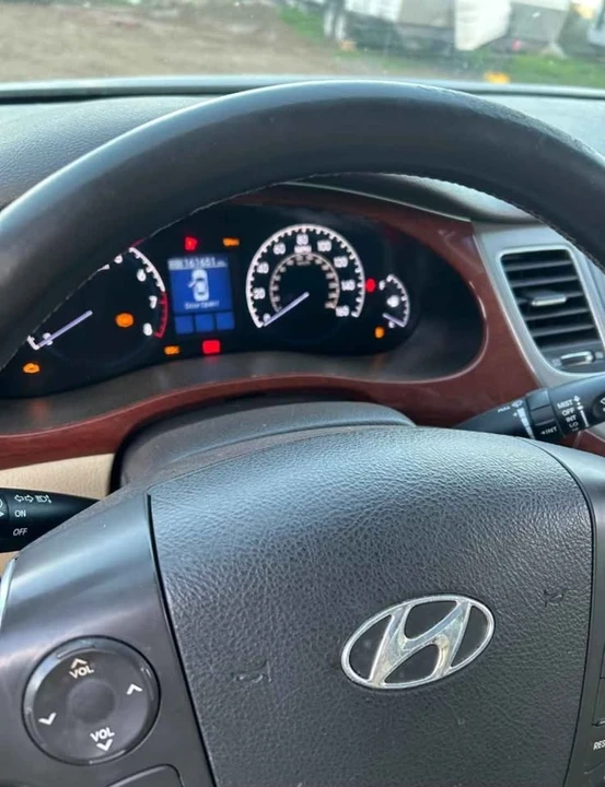 2012 Hyundai Genesis - Image 7 of 8