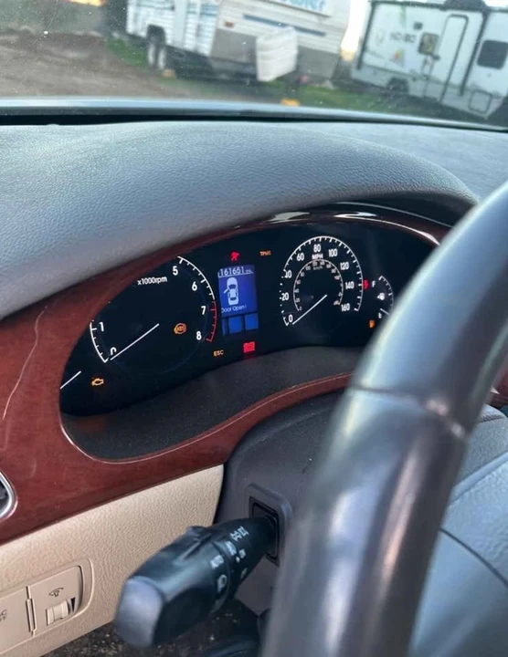 2012 Hyundai Genesis - Image 6 of 8