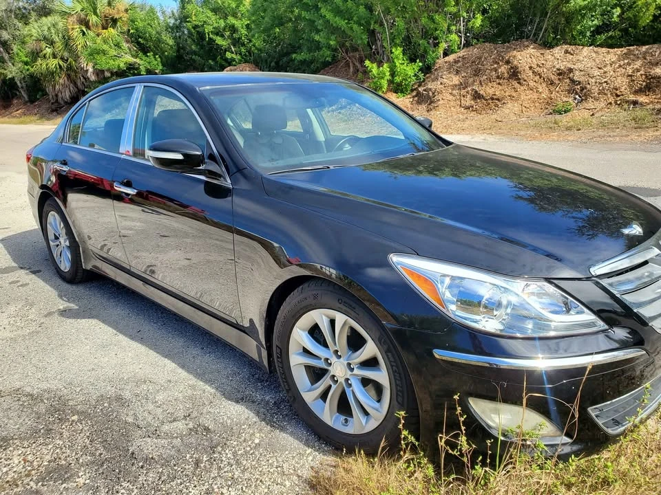 2012 Hyundai Genesis - Image 2 of 9